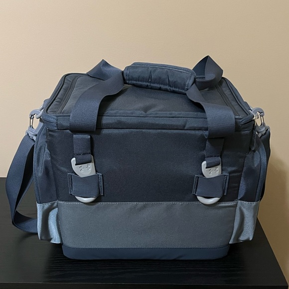 Under Armour UA 24 Can Soft Sideline Cooler Zip Pockets Gravel/Downpour Gray - Picture 2 of 4